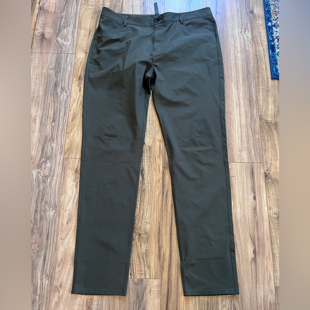 Vuori Meta Pant Athletic Slim Fit – Men’s 38x32 – Dark Oregano – NWOT - Picture 4 of 14